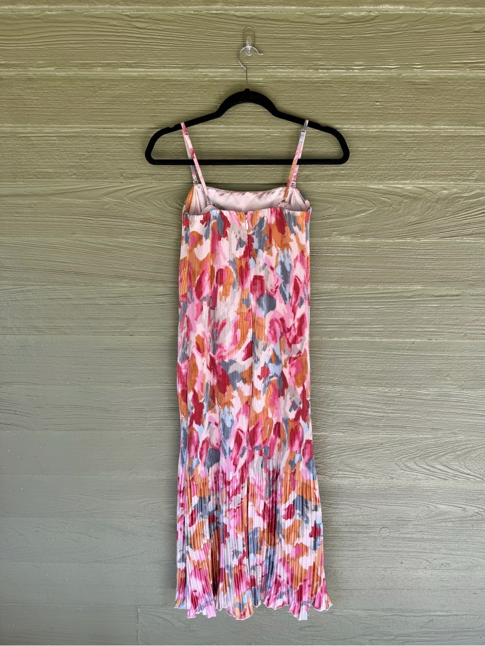 The A&F Giselle Pleat Release Midi Dress in Pink Pattern - Picture 4 of 9